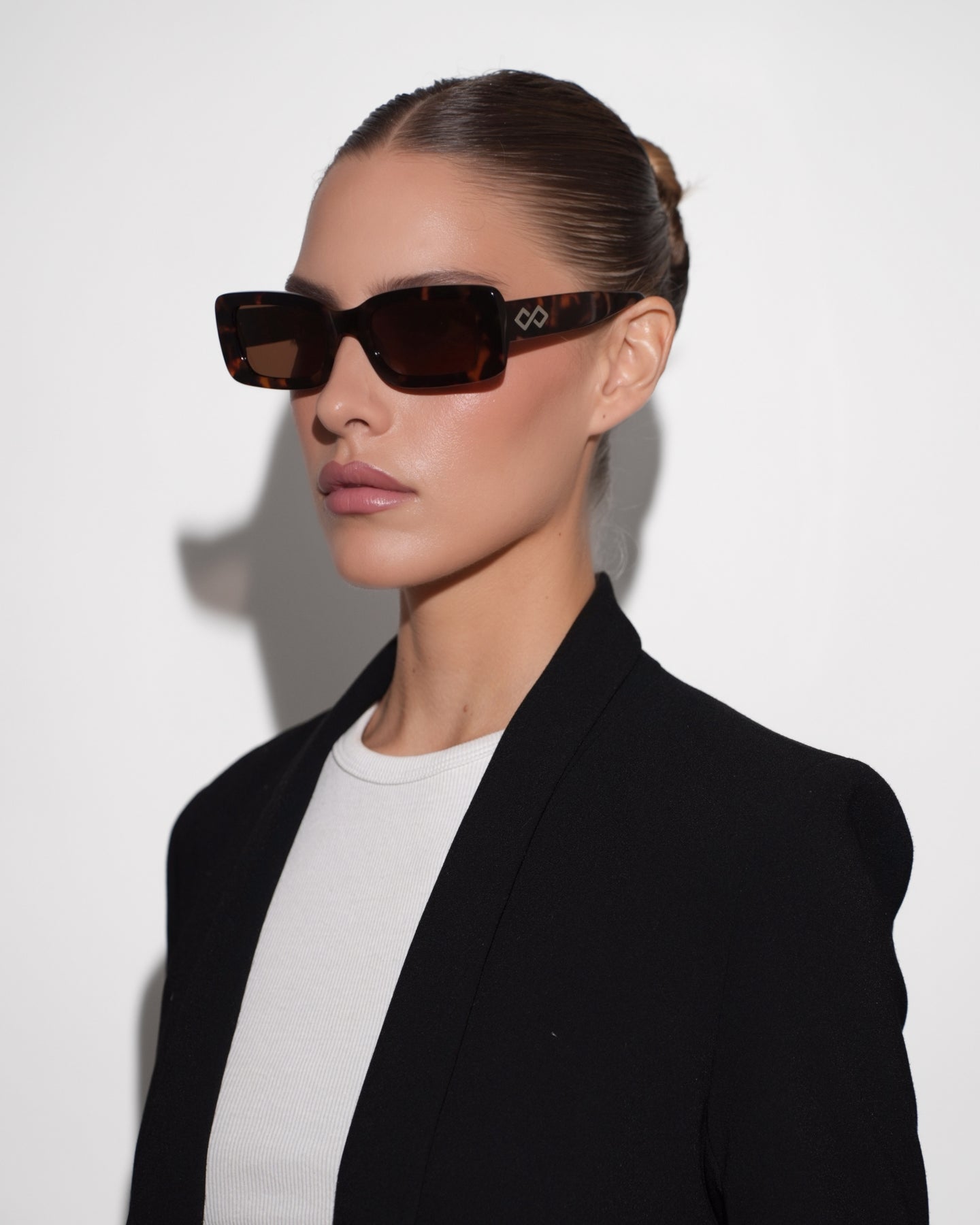 Shop Kenny Sunglasses in Tortoise Colour – Available Online in USA, UK, Canada & United Arab Emirates